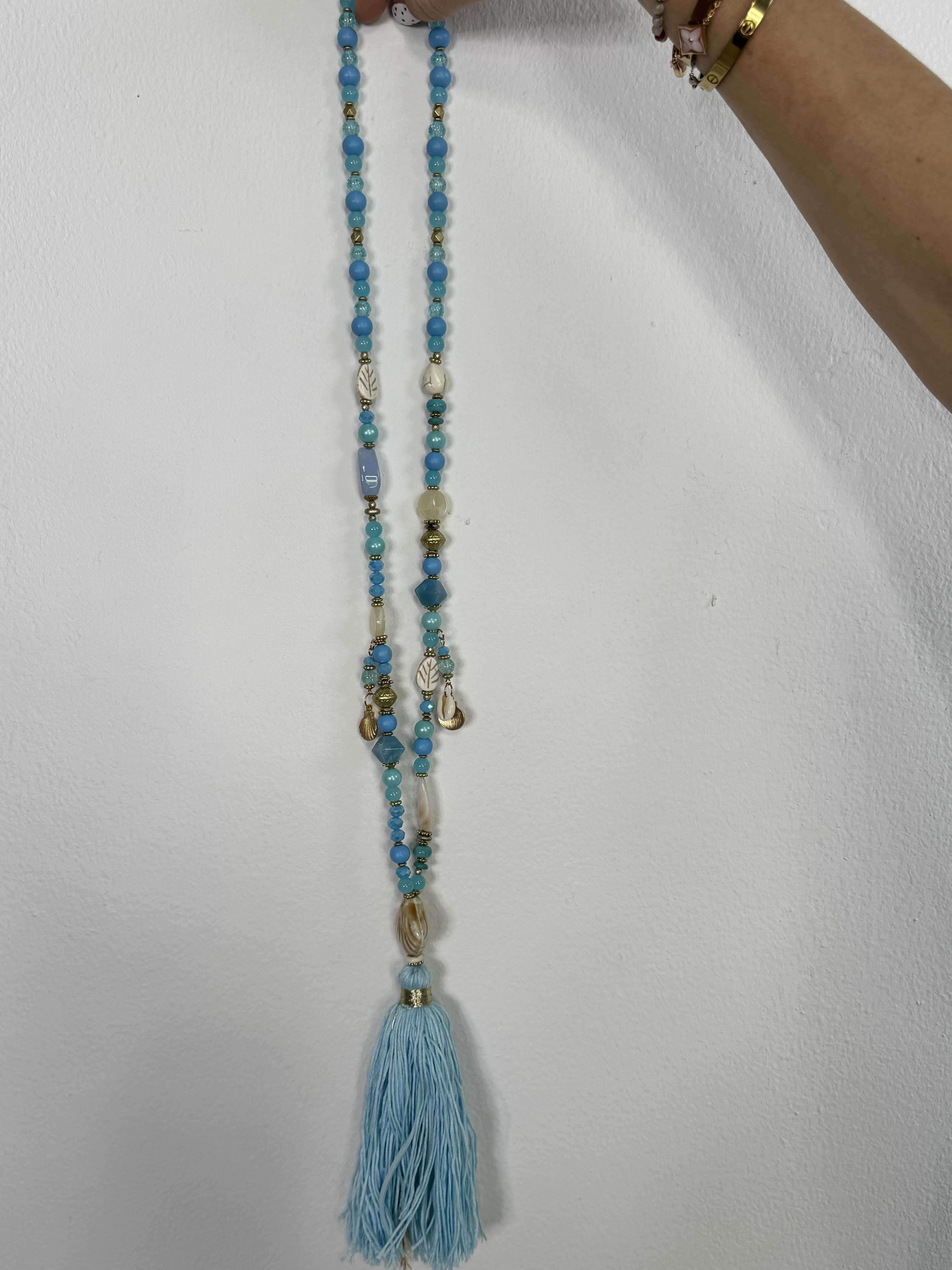 Laike - Pärlhalsband med snäckhänge